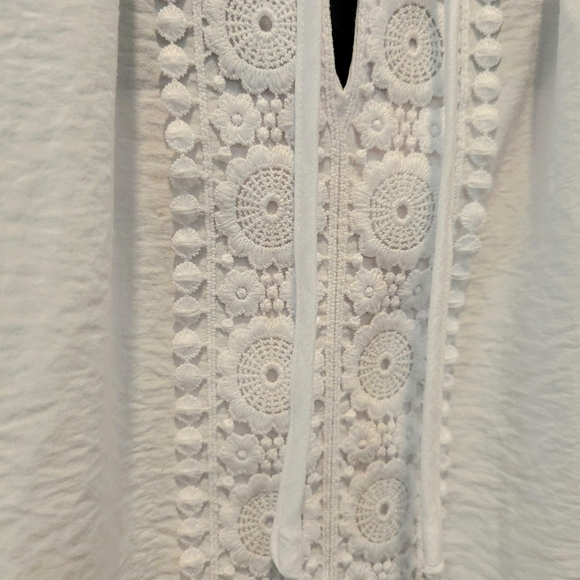 NWT 1X White Floral Crochet Detail Flowy Blouse - Picture 7 of 11